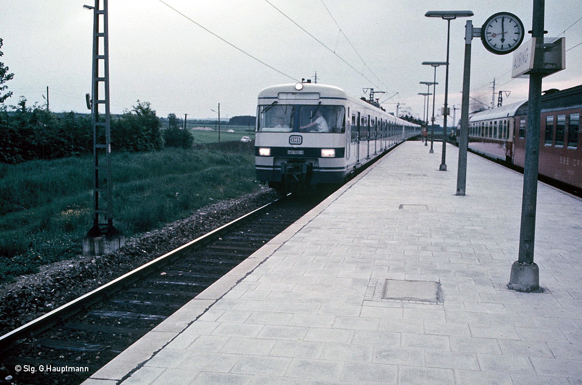 http://www.muenchner-u-bahn.net/dso/420_002_Aubing_SlgHauptmann.jpg